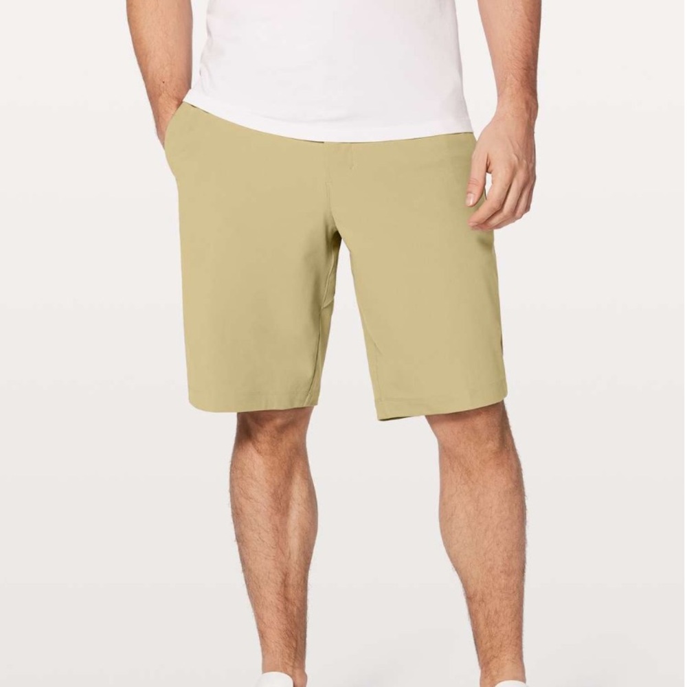 lululemon athletica Men's Athletic Shorts in Light Khaki